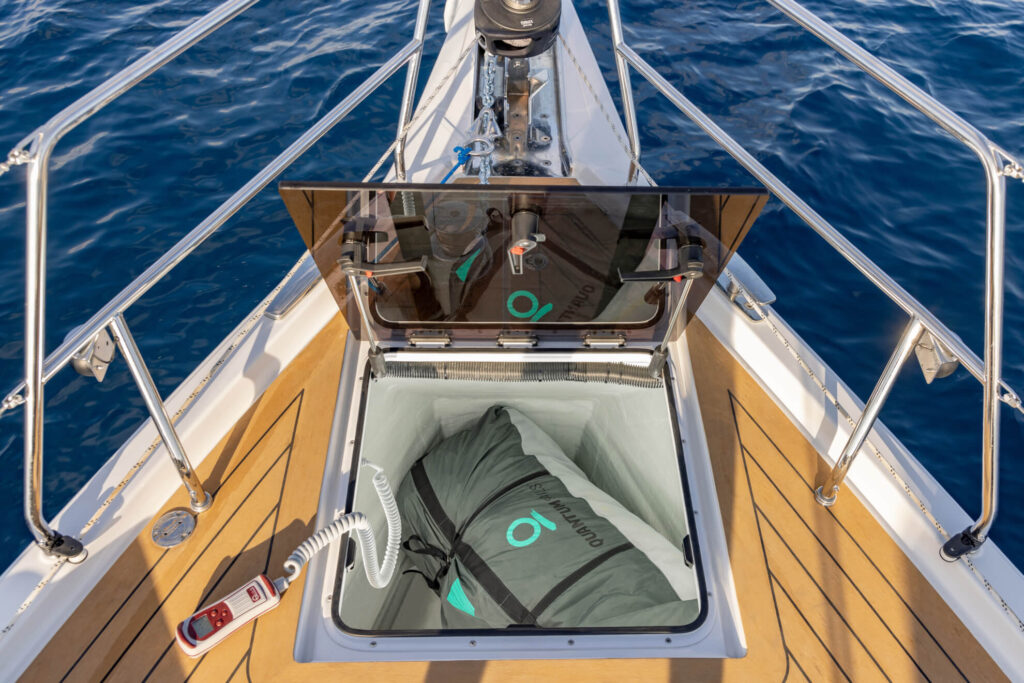 Gedetailleerde foto van de opbergruimte in de boeg van de Hanse 460.